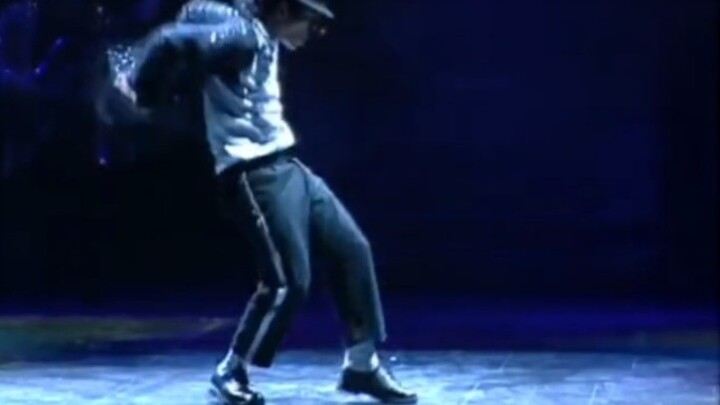 Mars imitating Michael Jackson in 2001! If I didn't say it was Mars, would you criticize him? What d