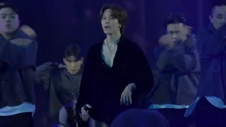 [Park Jimin] Hot post on Korean website: Dancing like a madman, with the strength to shake the body,