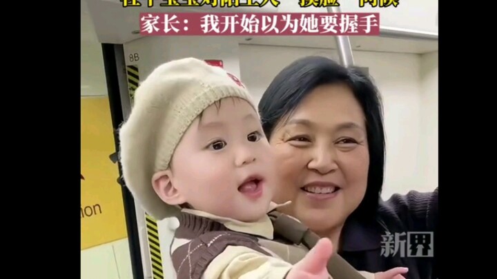 Trong chuyện giao tiếp xã hội thì nhất định phải đối xử công bằng với mọi người, quan tâm đến từng c