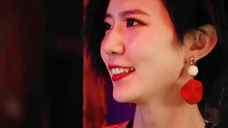 不是,人家给你纸条,你当场就拿出来看了