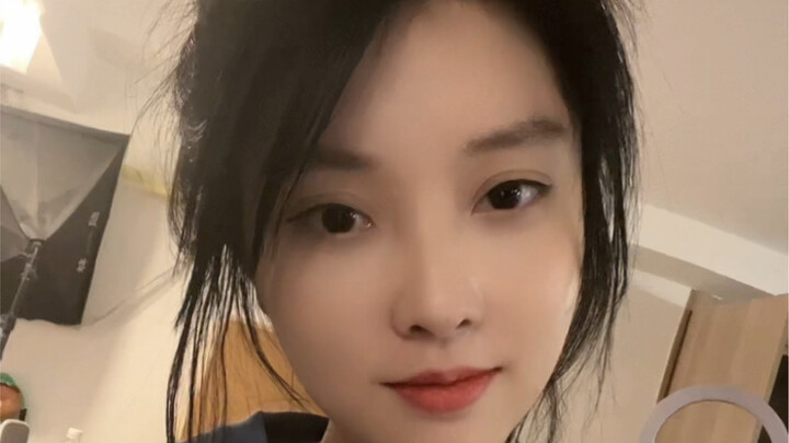 Đêm dài thao thức chẳng buồn ngủ, làm ngay một video mashup!