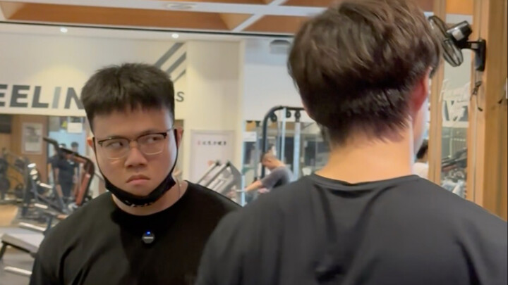 ฉันมักจะเจอผู้ชายประเภทที่แกล้งตายในโรงยิมเสมอตอนที่โรงเรียนเพิ่งเปิดเทอม