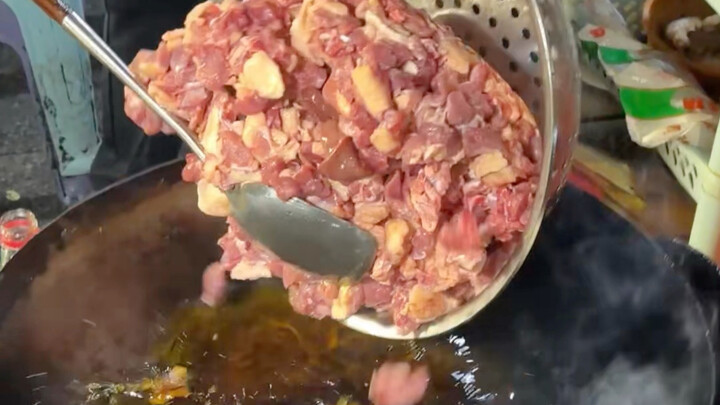 Sichuan ăn dầu, Quảng Đông ăn súp, đây có lẽ là khu chợ đêm và quán vỉa hè mang đậm hương vị đời sốn