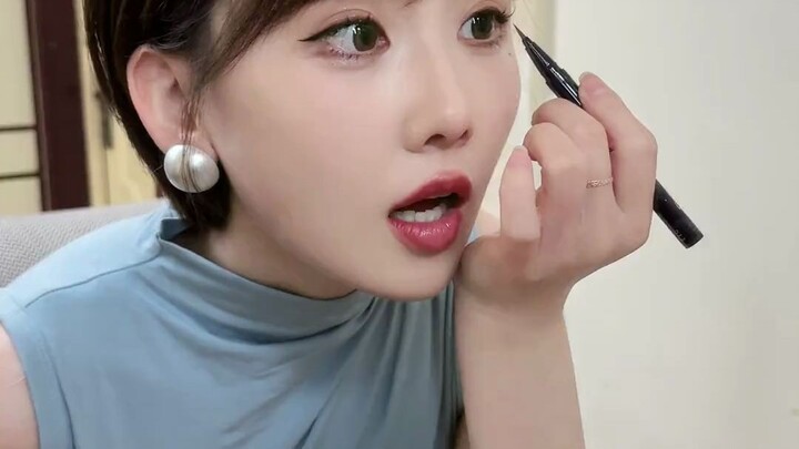 Do your wives open their mouths while putting on makeup?