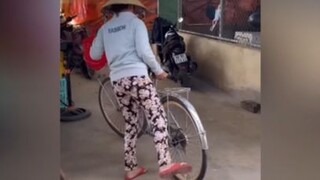 Cái xe đạp này bủh quá