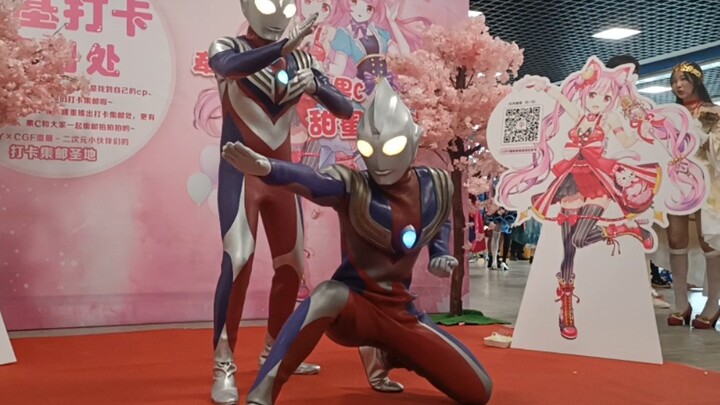 Ultraman Tiga lần đầu tới Comic Con!