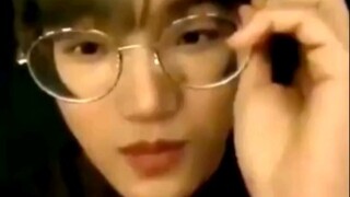 【جين تشونغرين كاي】 جين الصغير الذي يعاني من قصر نظر شديد ويرتدي نظارة هههههههه