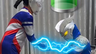 Ultraman cần truyền năng lượng.