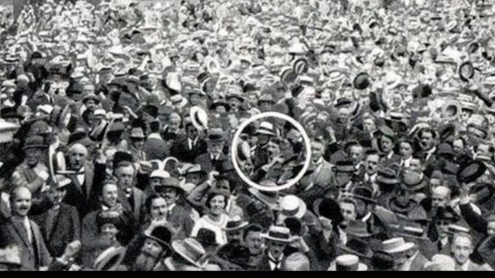 Bánh răng định mệnh bắt đầu quay, nhưng chẳng gợn sóng.