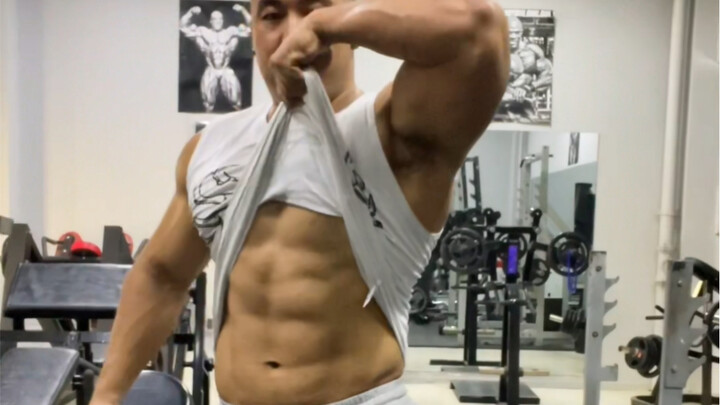 Tidak perlu terlalu memaksakan diri dalam hal ukuran saat berolahraga, cukuplah sebagus milikku ini.