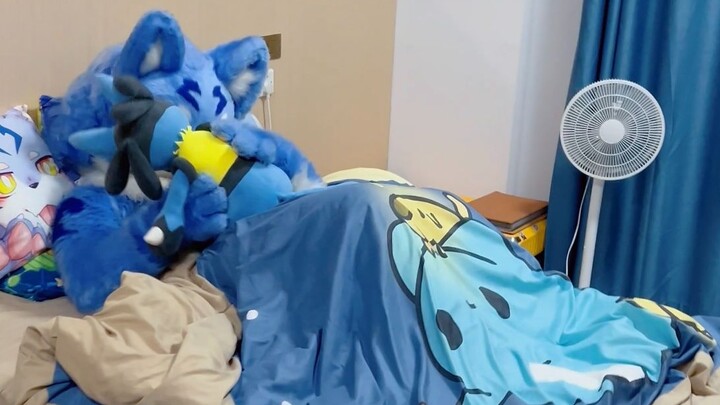 Six Bs! My college roommate turns out to be a furry fan.