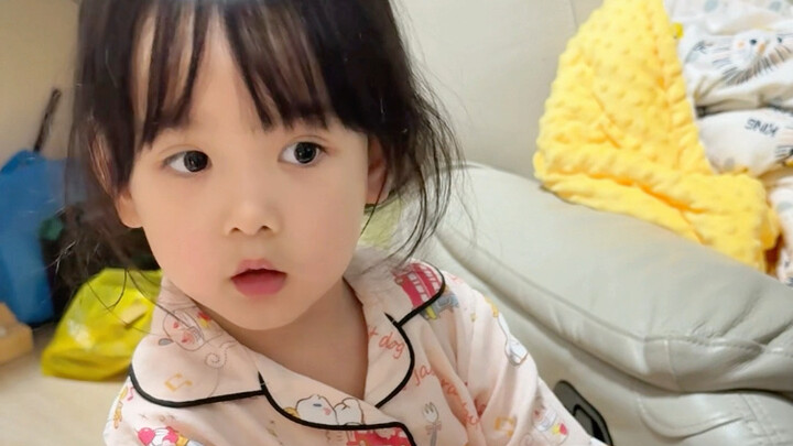 Makan camilan diam-diam～