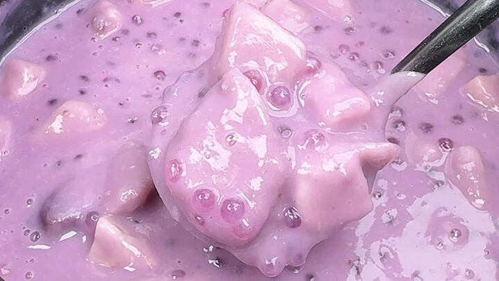 Hứa với mình là phải thử ngay món chè sắn dây khoai môn này nhé! Khoai môn bùi bùi, kết hợp với sắn 