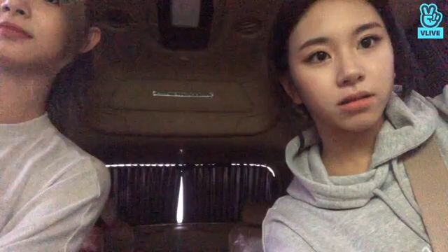 tzuyu & chaeyoung vilive