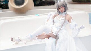 Meng-cover "Oath" dengan cosplay Luo Tianyi 