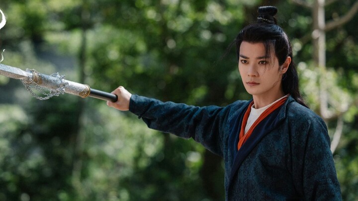 He wielded the spear with such force and grace! His movements were crisp and clear! Yun Yang's child