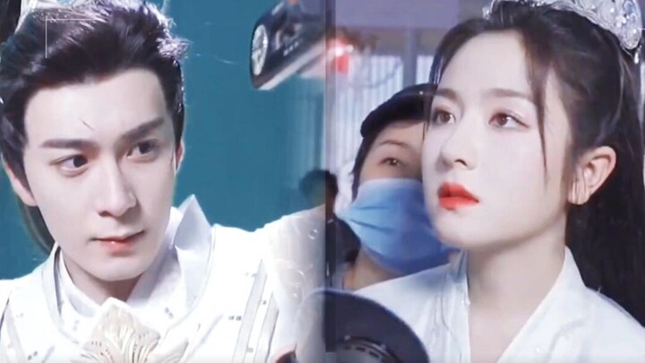 Look what I stumbled upon! Turns out the behind-the-scenes camera angles reveal the actors’ real loo