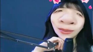 Siapa di keluarga yang mengerti! Dongfang Yuechu ini sangat megah dan tampan ah ah ah