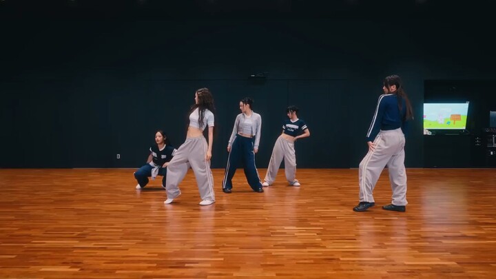 New Jeans Dance Practice