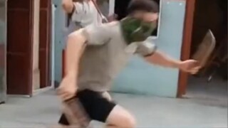 بعض الناس يرتدون الأقنعة، لكنهم في الحقيقة يخلعونها.