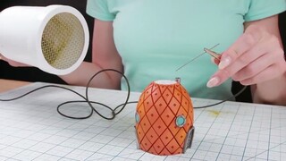 Who lives in the big pineapple in the deep sea!