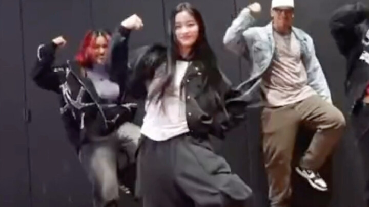 The sixth-generation hip-hop champs? Check out the VCR: [ILLIT] [IROHA]