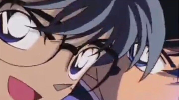 udah ganteng, jenius, baik. kecintaan banget lagi sama cewek nya. nonton yuk anime deteksi conan bgs