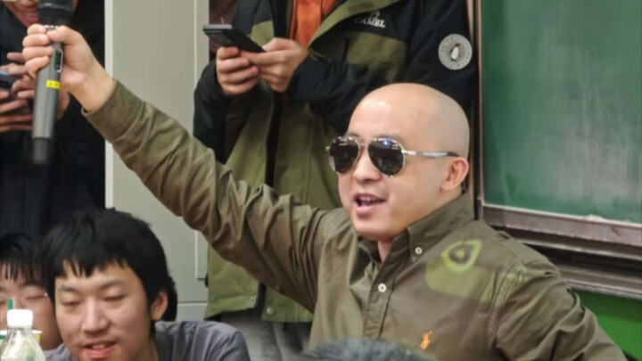 Giáo sư Hà đến Đại học Khoa học và Công nghệ Trung Quốc để hướng dẫn về vật lý trừu tượng