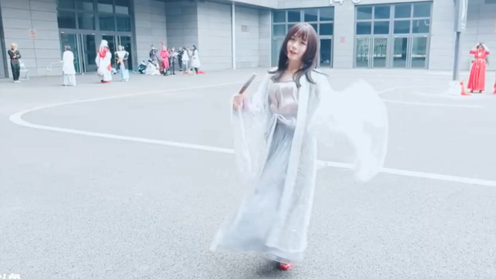 【HaNi Nine】HaNi Nine warms up with "Sending My Moonlight" before taking the stage at the cosplay con