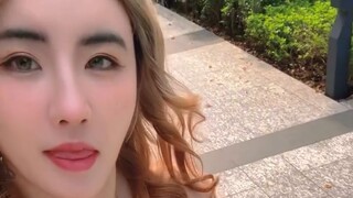 "Tatapannya terlalu tajam buat hati yang gak siap 😵"