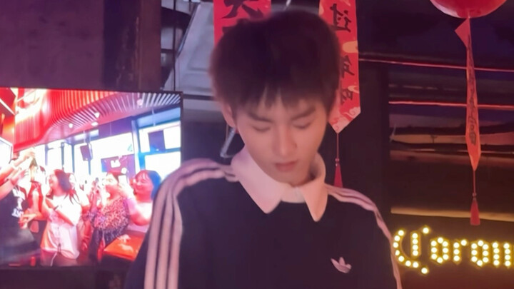 Northerners' First Visit to a Southern Commune