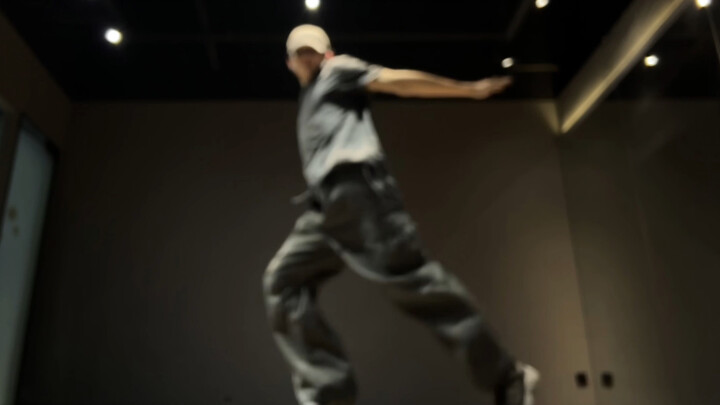 Popping under the blurry + dim lights is so cool!