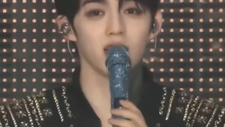 Một sự cứu rỗi như mặt trời nhỏ! Seungcheol thật sự rất dịu dàng 😭