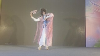 [Dance Cover by Xiwen] It’s 30 degrees, please forgive me for dancing so hot.