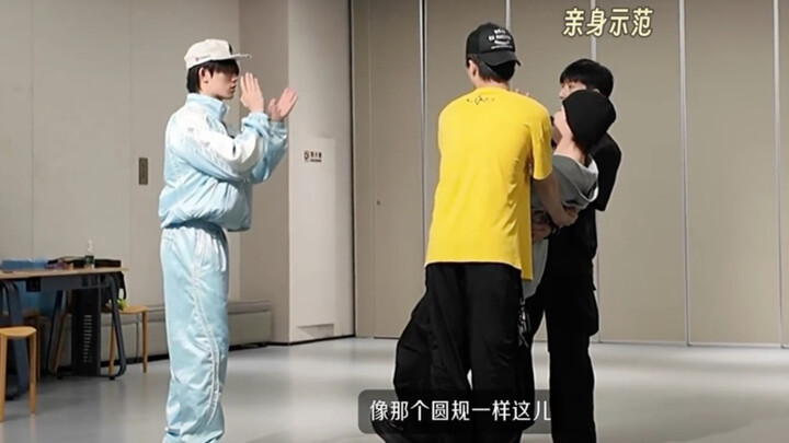 Rikimaru helps the teenage dancers with their choreography vlog