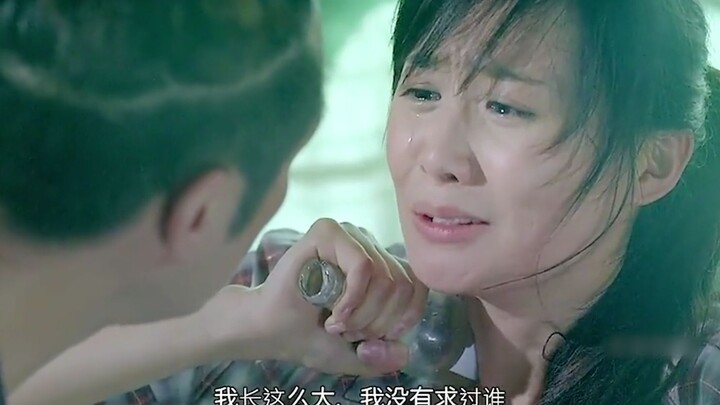 这才是真实的啤酒瓶，敲头一下根本敲不碎的，甚至要二下，三下才碎