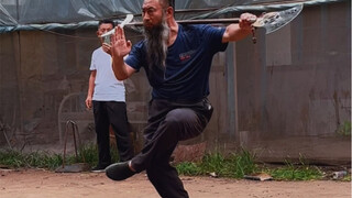 When I was young, watching the old man practice, I laughed at him and called him "Sha Monk." I didn'