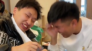 和他俩一起斗地主居然被嘲笑，我真是丢人丢到家了