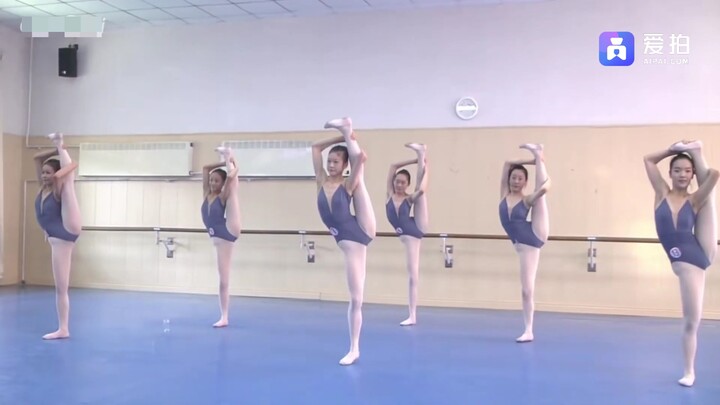 芭蕾舞女神练习 大长腿芭蕾舞女神