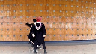 Thời gian trôi qua: 985 sinh viên đại học nhảy trong bộ đồng phục cử nhân | Điệu nhảy phù hợp nhất d