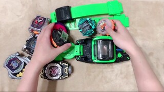 คุณถูกรางวัลถุงนำโชคกับทุ่นระเบิดมูลค่า 400 หยวนที่ห่อด้วยเข็มขัดที่ผลิตในประเทศซึ่งมีอัตราการเสียชี