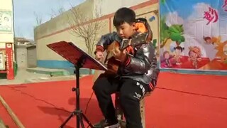 The 8-year-old fingerstyle boy "Untitled" played too proficiently and couldn't control the rhythm. 2