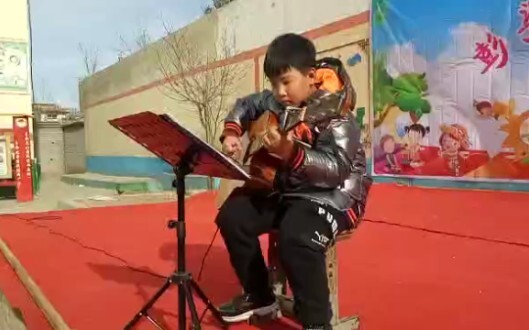 The 8-year-old fingerstyle boy "Untitled" played too proficiently and couldn't control the rhythm. 2