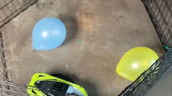 Pertarungan mobil-mobilan! Balon warna apa yang jadi pemenang terakhir?