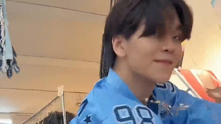 BOYSTORY is back! The first stage was held at a clothing store bank! Do you like the seven-person ca