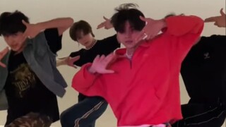 大黑新男团TraineeA《aespa - Girls》舞蹈视频公开！