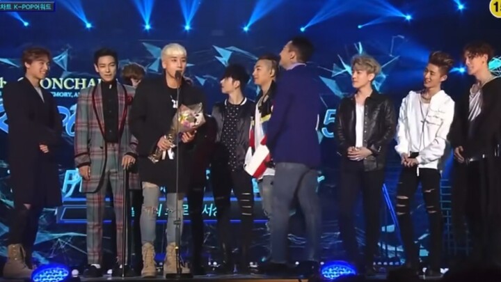 【YG】Những “gà méo” kỳ quặc trên lễ trao giải