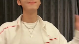 Dua gadis manis dari Chaoge menari apa saja, yang mana yang kamu suka?