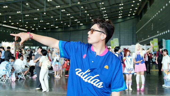 บล็อกเกอร์คนหนึ่งบอกว่าคอสเพลย์คือการแสดงความไม่มั่นใจ?! แร็ปดิสก์มาแล้ว!