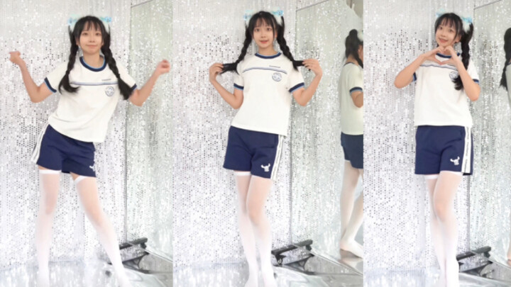 Siapa yang bisa menolak tarian jingle-dong dengan rambut twintail dan pakaian senam?